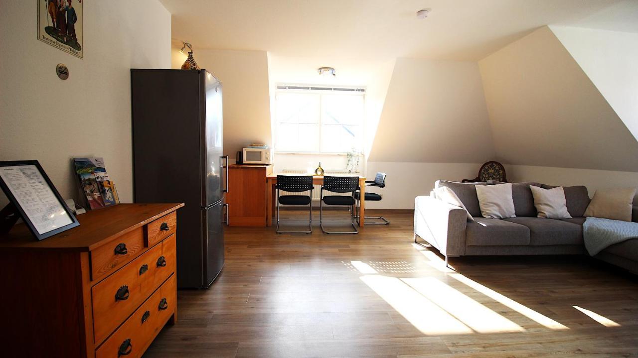 Homie Stay Zell - Apartment Mit Privatparkplatz Zell am Main Exterior foto